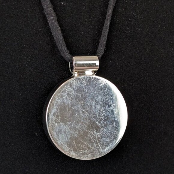 (2/$20) Pearl, Shell, & Glass Pendant Necklace - Picture 4 of 6